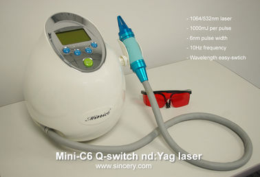 Laser de c4q conmutado del ND YAG para el retiro del tatuaje con el enfriamiento agua-aire autónomo del lazo cercano