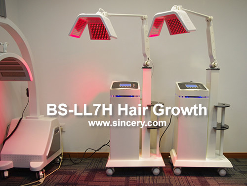 Energía del laser del pelo del nuevo crecimiento de la longitud de onda profesional 650nm/670nm del dispositivo ajustable
